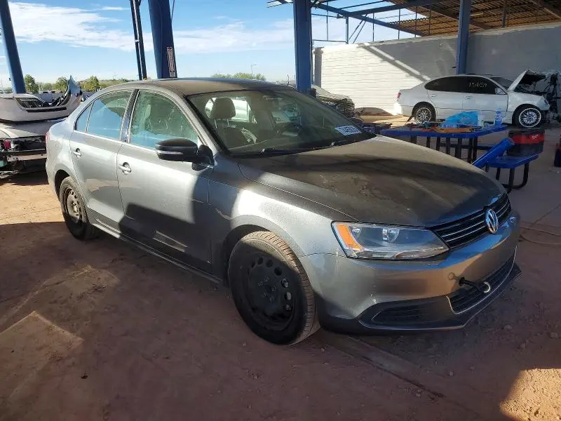 2013 VOLKSWAGEN JETTA SE  