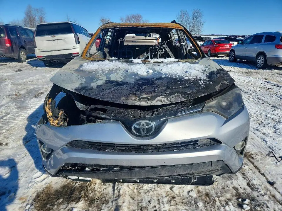 2017 TOYOTA RAV4 XLE  