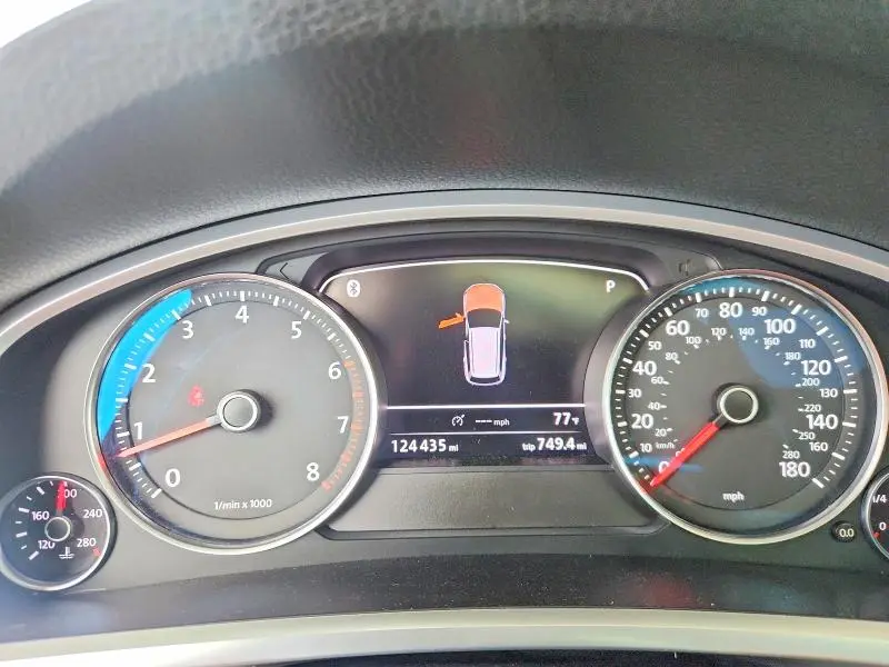 2011 VOLKSWAGEN TOUAREG V6  