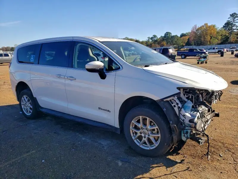 2022 CHRYSLER VOYAGER LX  
