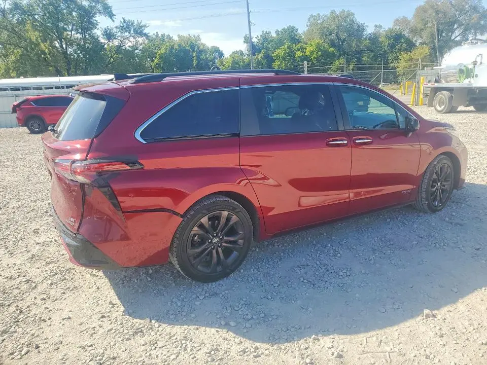2021 TOYOTA SIENNA XSE  