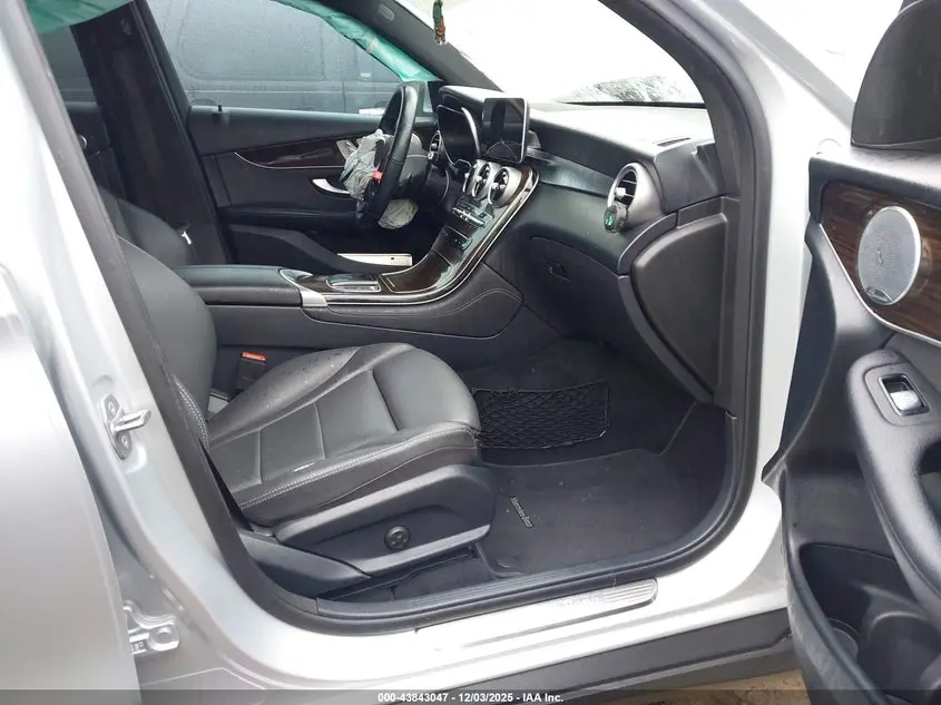 2020 MERCEDES-BENZ GLC 300  