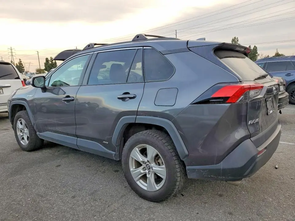 2020 TOYOTA RAV4 LE  