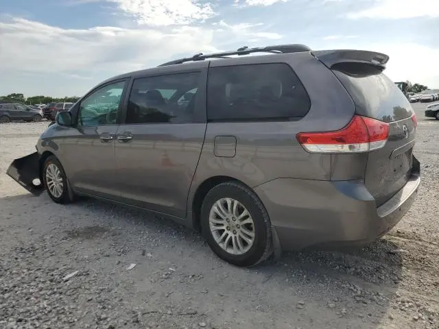2011 TOYOTA SIENNA XLE  