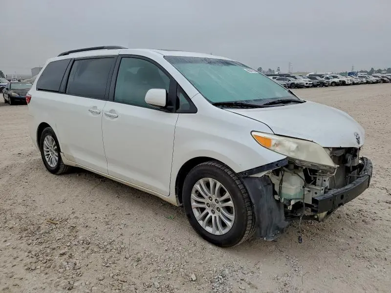 2015 TOYOTA SIENNA XLE  