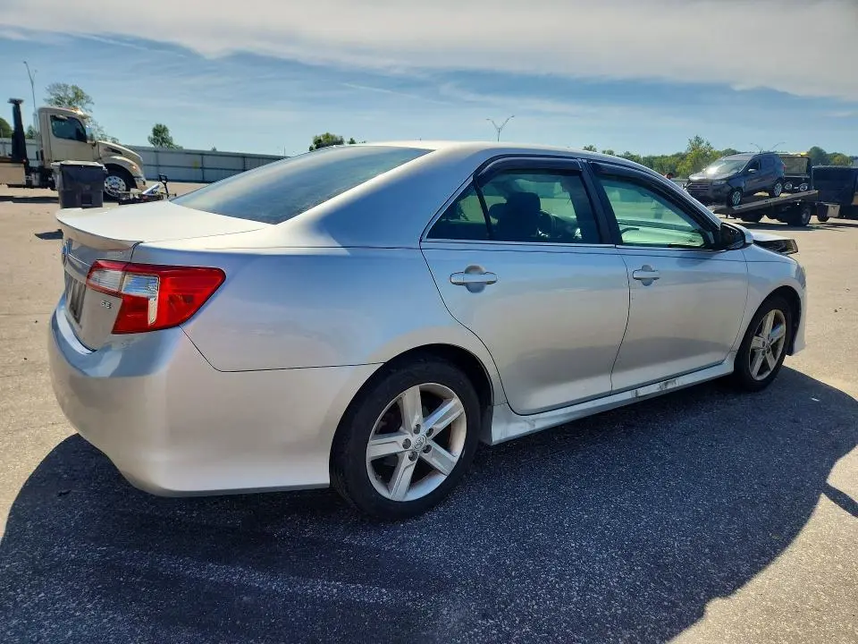 2014 TOYOTA CAMRY SE  