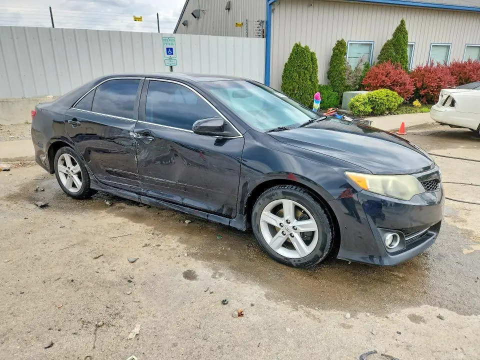2013 TOYOTA CAMRY SE  