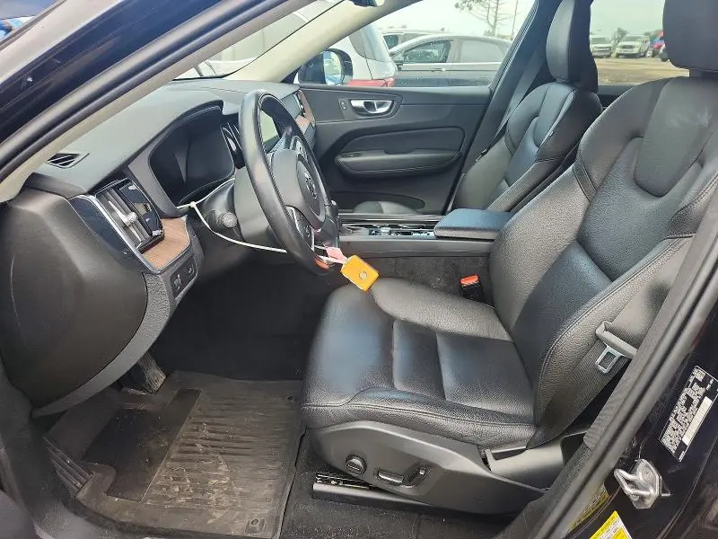 2021 VOLVO XC60 T5 MOMENTUM  