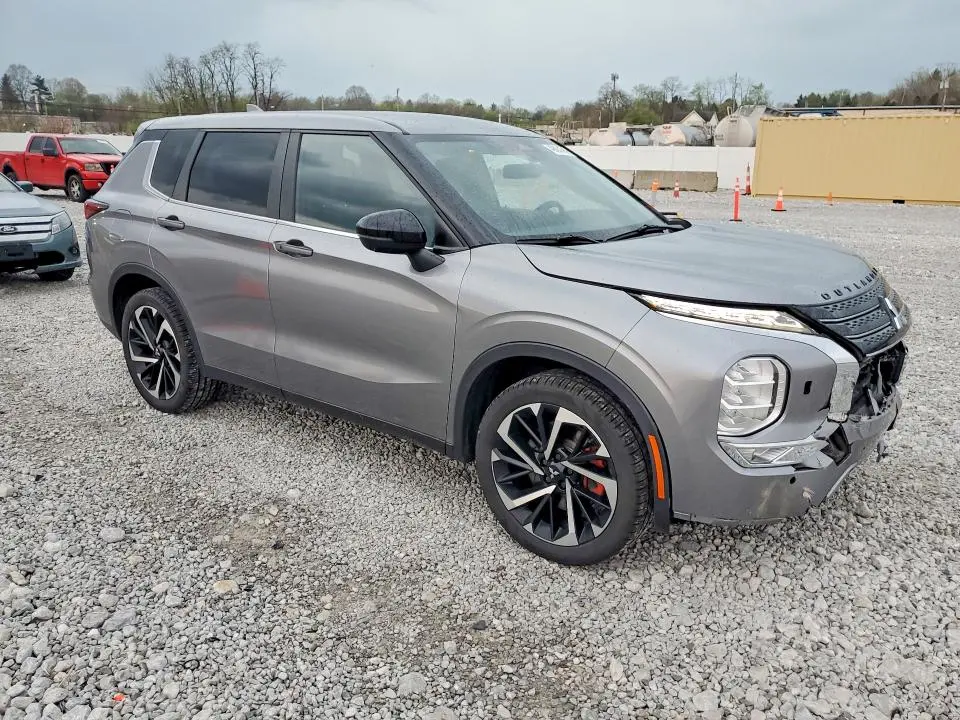 2022 MITSUBISHI OUTLANDER SE  