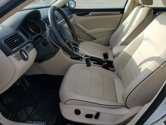 2017 VOLKSWAGEN PASSAT SE  
