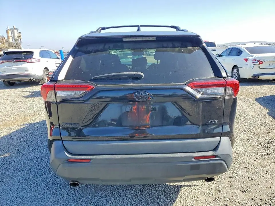 2021 TOYOTA RAV4 XLE  