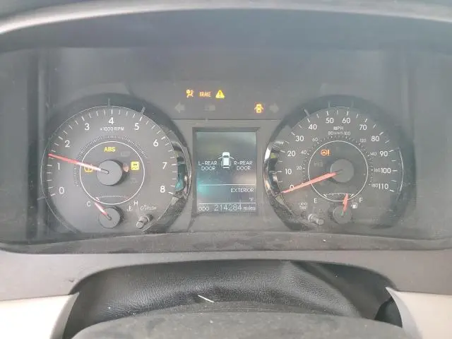 2016 TOYOTA SIENNA LE  