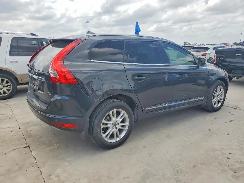 2015 VOLVO XC60   