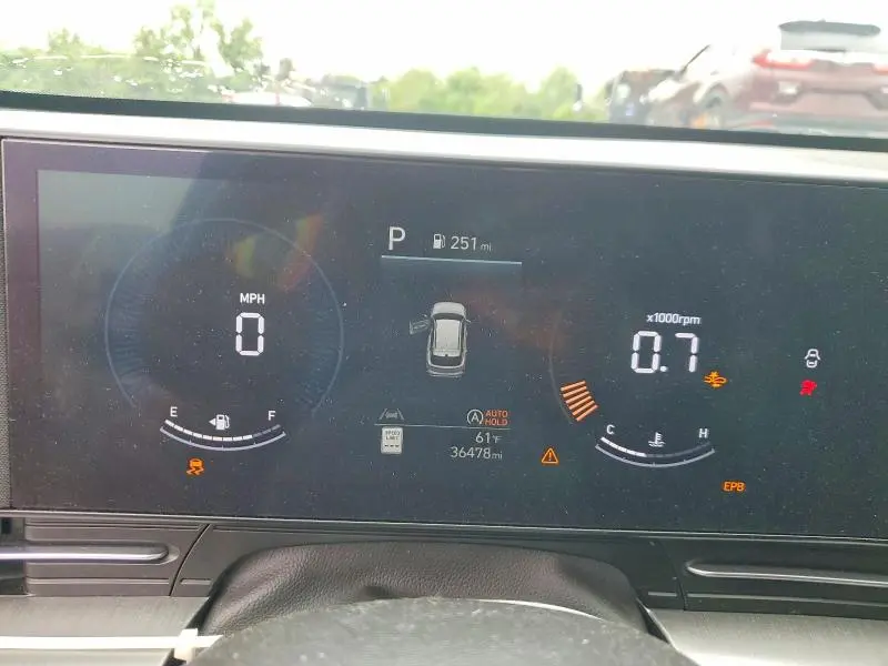 2024 HYUNDAI KONA SE  