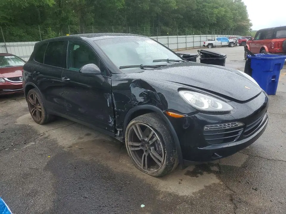 2013 PORSCHE CAYENNE   