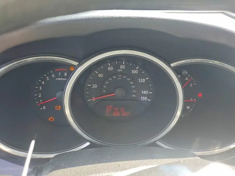 2011 KIA SORENTO LX  