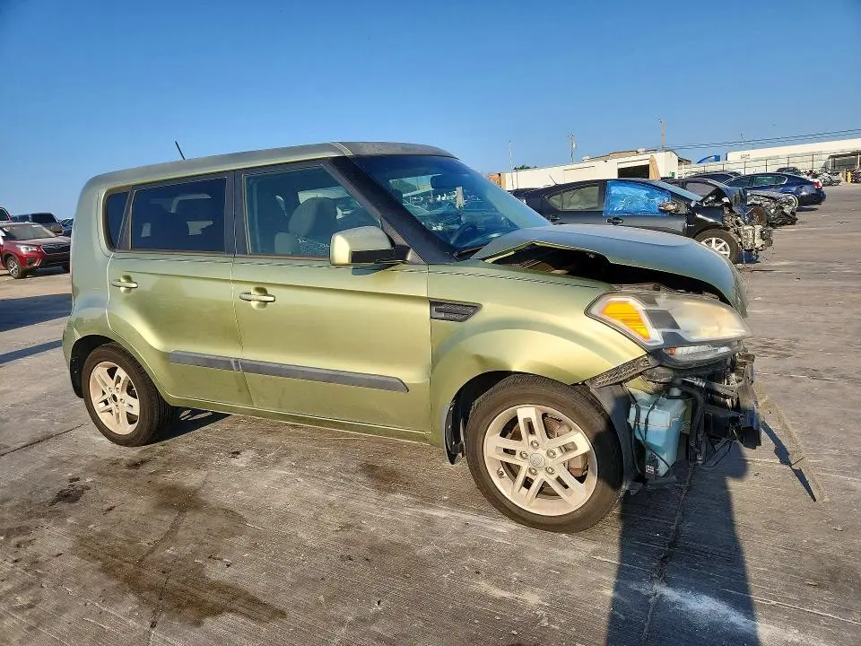 2011 KIA SOUL +  