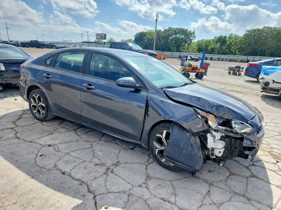 2021 KIA FORTE LXS  