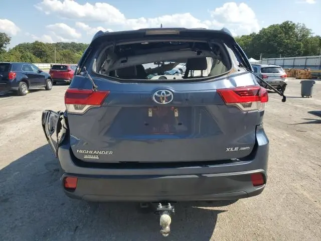 2019 TOYOTA HIGHLANDER SE  
