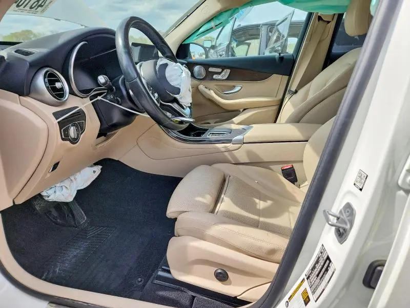 2021 MERCEDES-BENZ GLC 300  