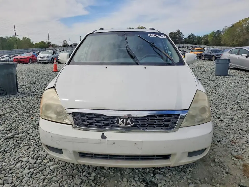 2011 KIA SEDONA LX  