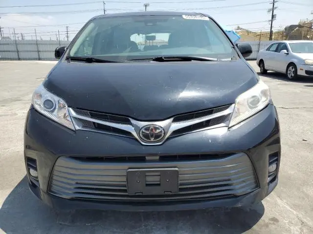 2019 TOYOTA SIENNA XLE  