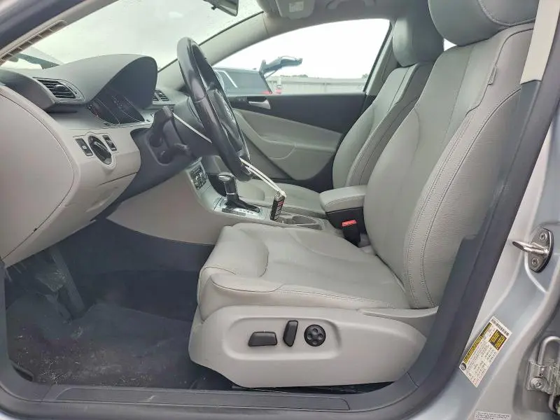 2010 VOLKSWAGEN PASSAT KOMFORT  