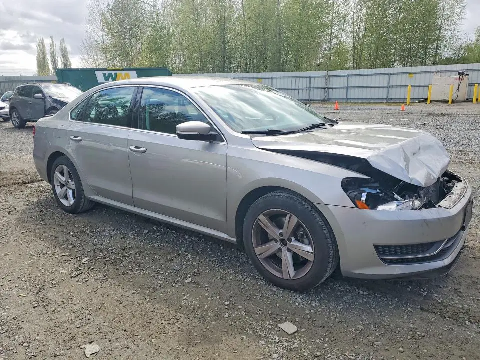 2013 VOLKSWAGEN PASSAT SE  