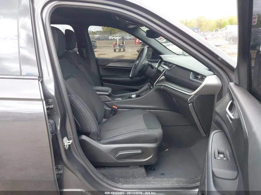2024 JEEP GRAND CHEROKEE LAREDO X 4X4