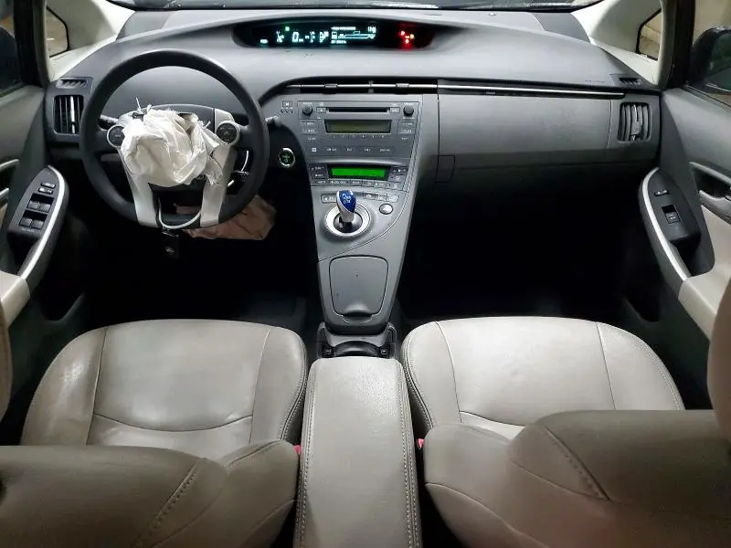 2010 TOYOTA PRIUS III  