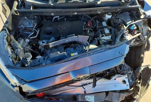 2022 TOYOTA RAV4 XLE  