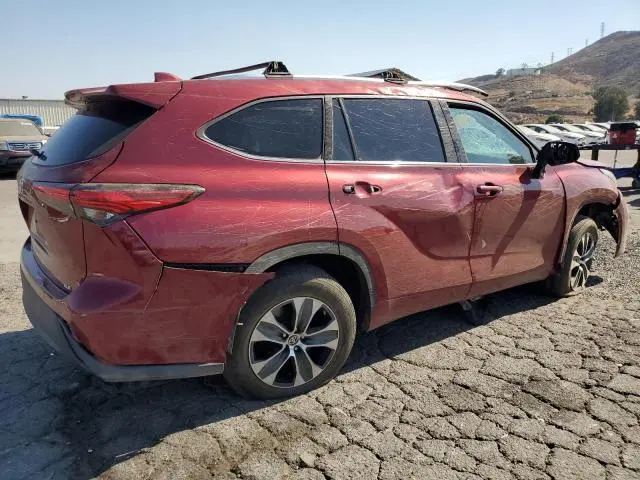 2021 TOYOTA HIGHLANDER XLE  