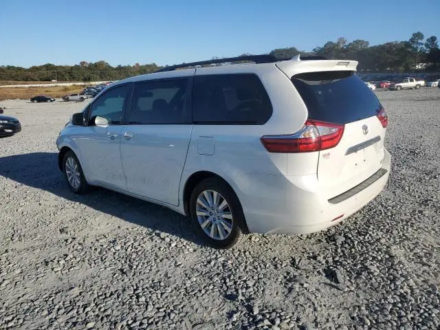 2017 TOYOTA SIENNA XLE  