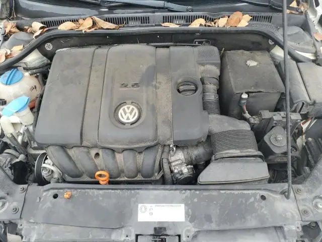 2011 VOLKSWAGEN JETTA SE  