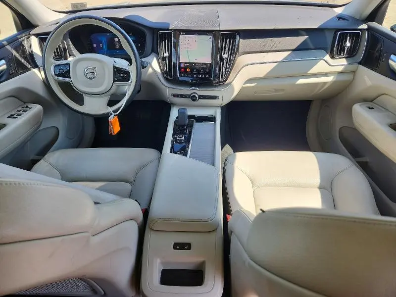 2023 VOLVO XC60 PLUS  