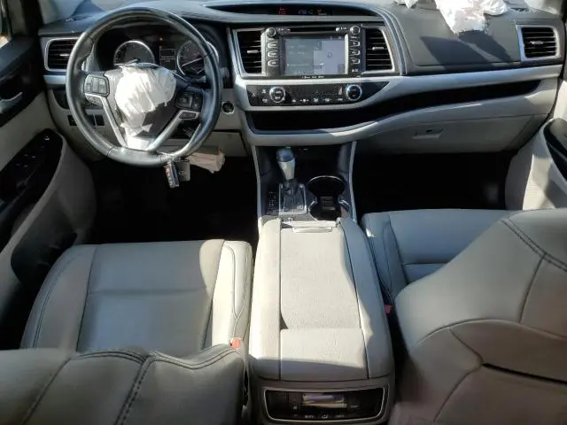 2019 TOYOTA HIGHLANDER SE  