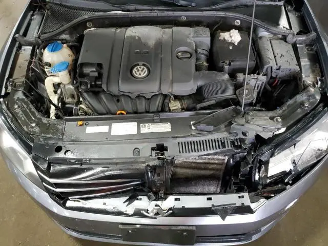 2013 VOLKSWAGEN PASSAT SE  