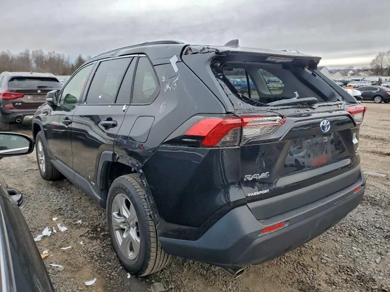 2020 TOYOTA RAV4 XLE  