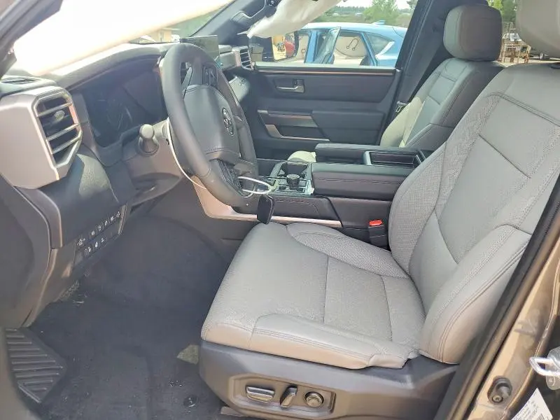 2025 TOYOTA TUNDRA SR5  