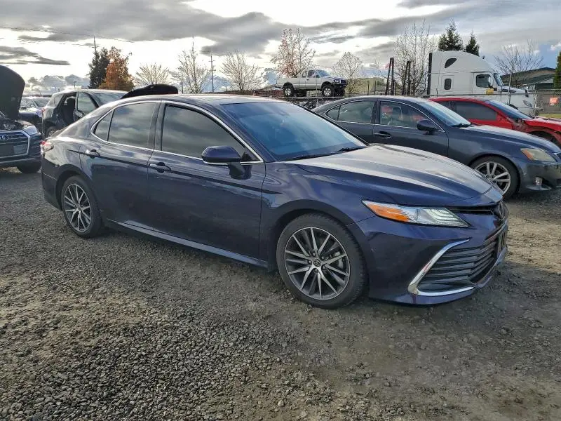 2022 TOYOTA CAMRY XLE  