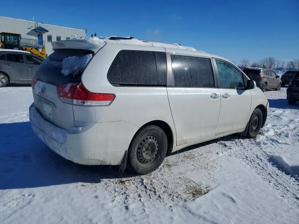 2011 TOYOTA SIENNA XLE  