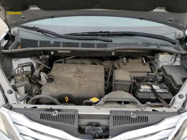 2011 TOYOTA SIENNA XLE  