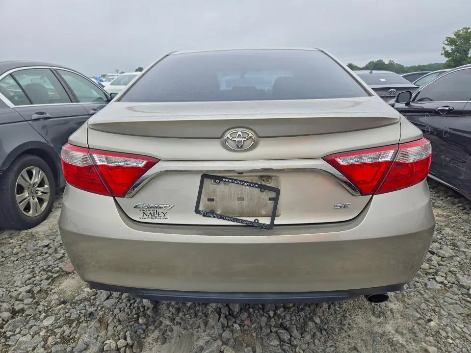 2015 TOYOTA CAMRY SE  