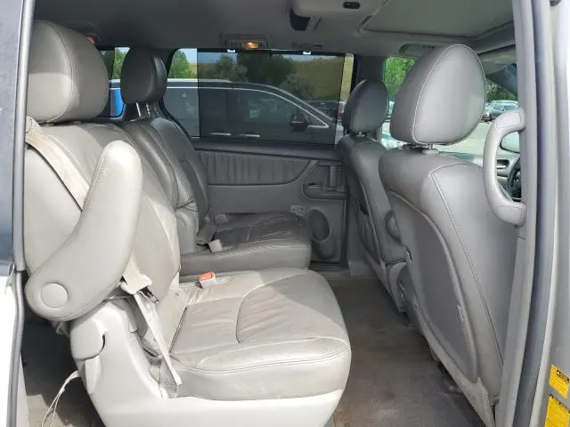 2010 TOYOTA SIENNA XLE  