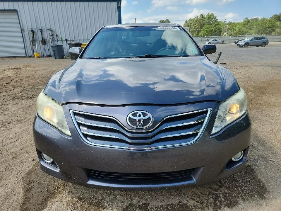 2011 TOYOTA CAMRY XLE  