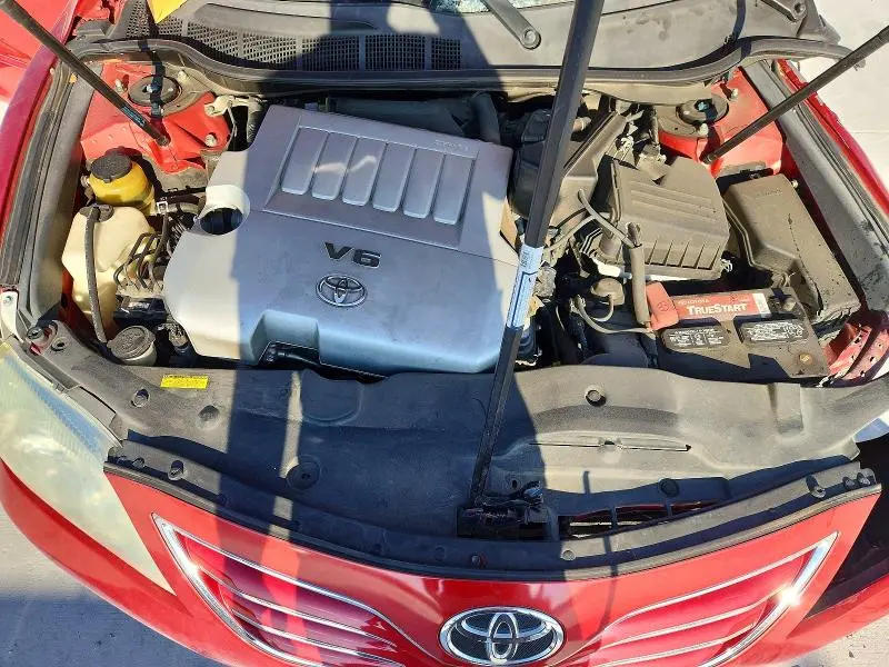 2011 TOYOTA CAMRY XLE V6  
