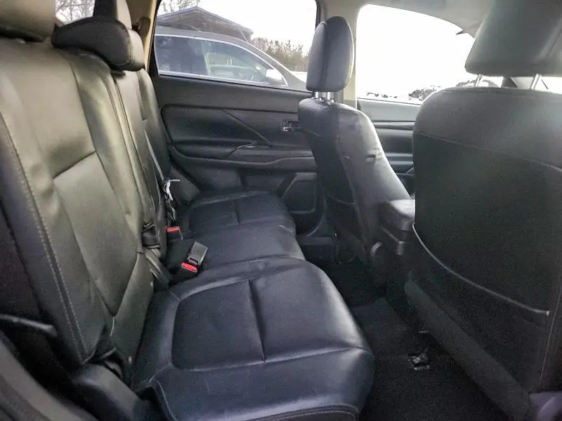 2016 MITSUBISHI OUTLANDER SE  