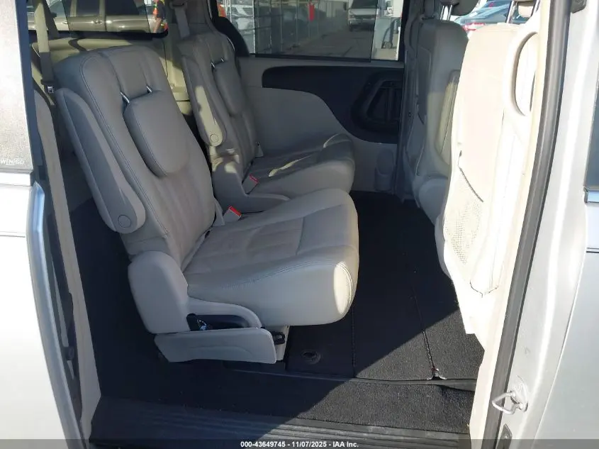 2011 CHRYSLER TOWN & COUNTRY TOURING-L