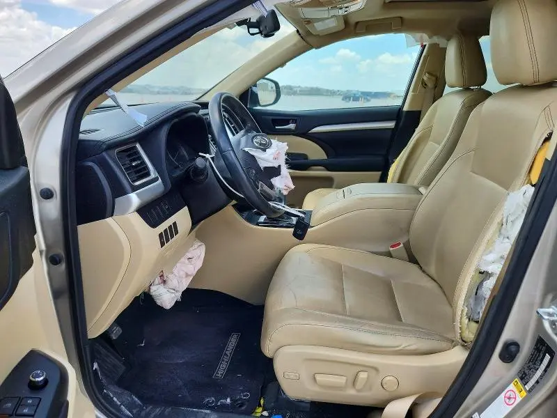 2016 TOYOTA HIGHLANDER XLE  