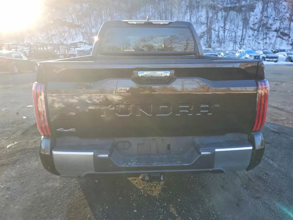 2025 TOYOTA TUNDRA CREWMAX LIMITED  